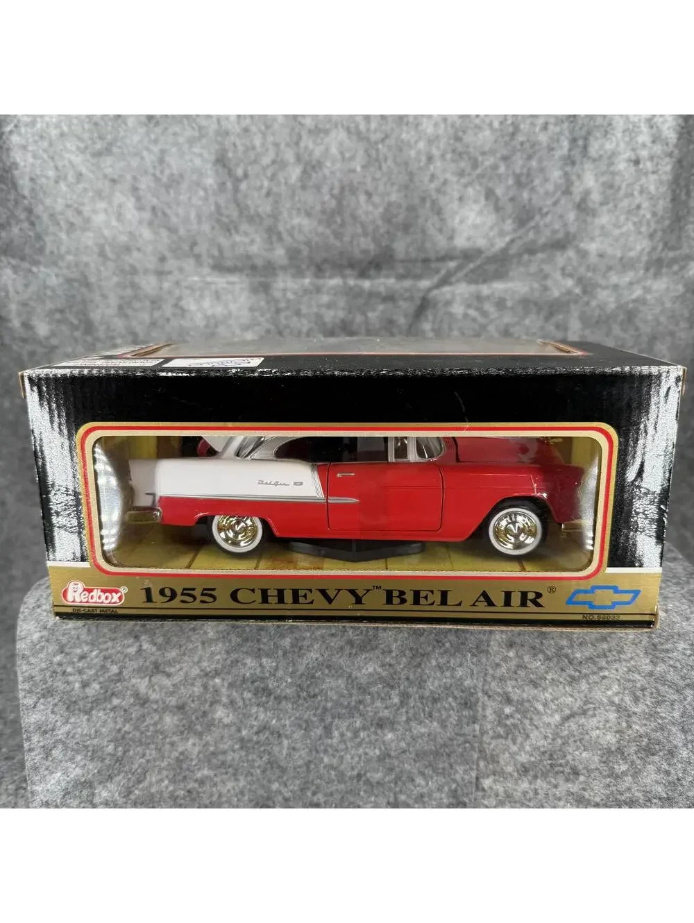 Redbox 1955 Chevy Bel-Air 1/24 Scale Diecast Model Car 68033 Red White NIB 810